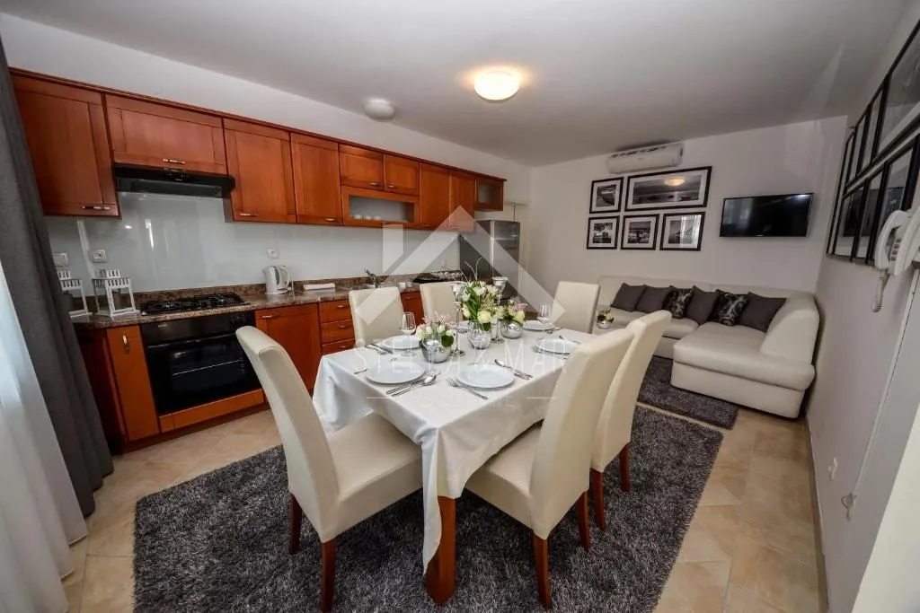 villa sa bazenom na atraktivnoj lokaciji - vir - slika 17