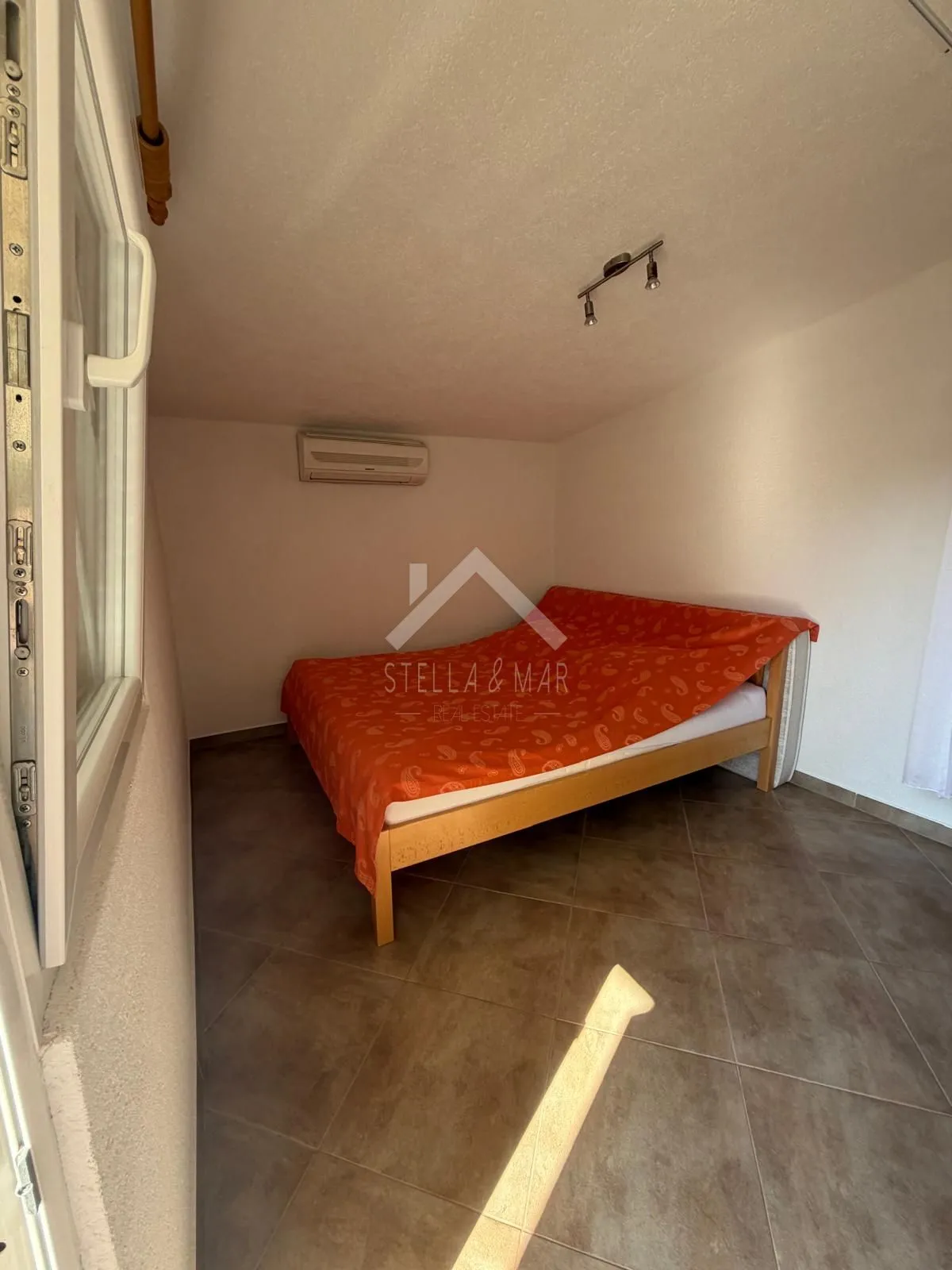 kuća sa 3 apartmana i garažom 350m do mora - vir - slika 16