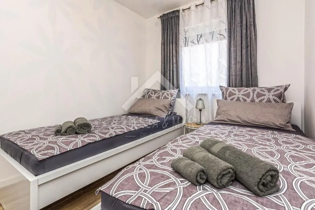 vila sa bazenom, dva apartmana - vir - slika 14