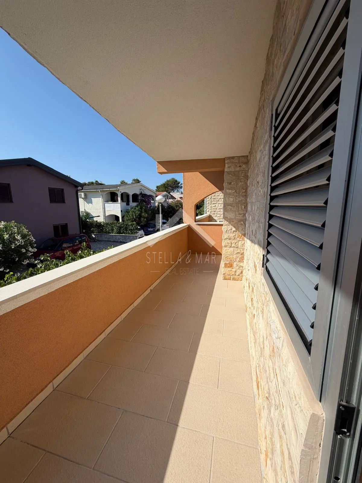 kuća sa 3 apartmana i garažom 350m do mora - vir - slika 21