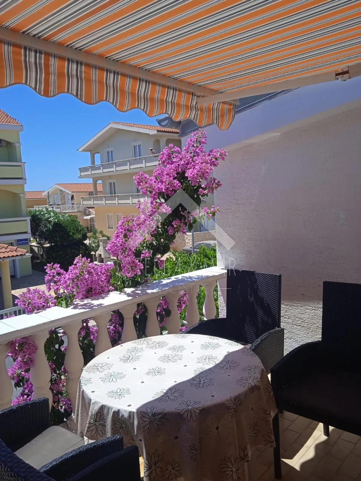 kuća sa 4 apartmana 80m od mora - slika 9