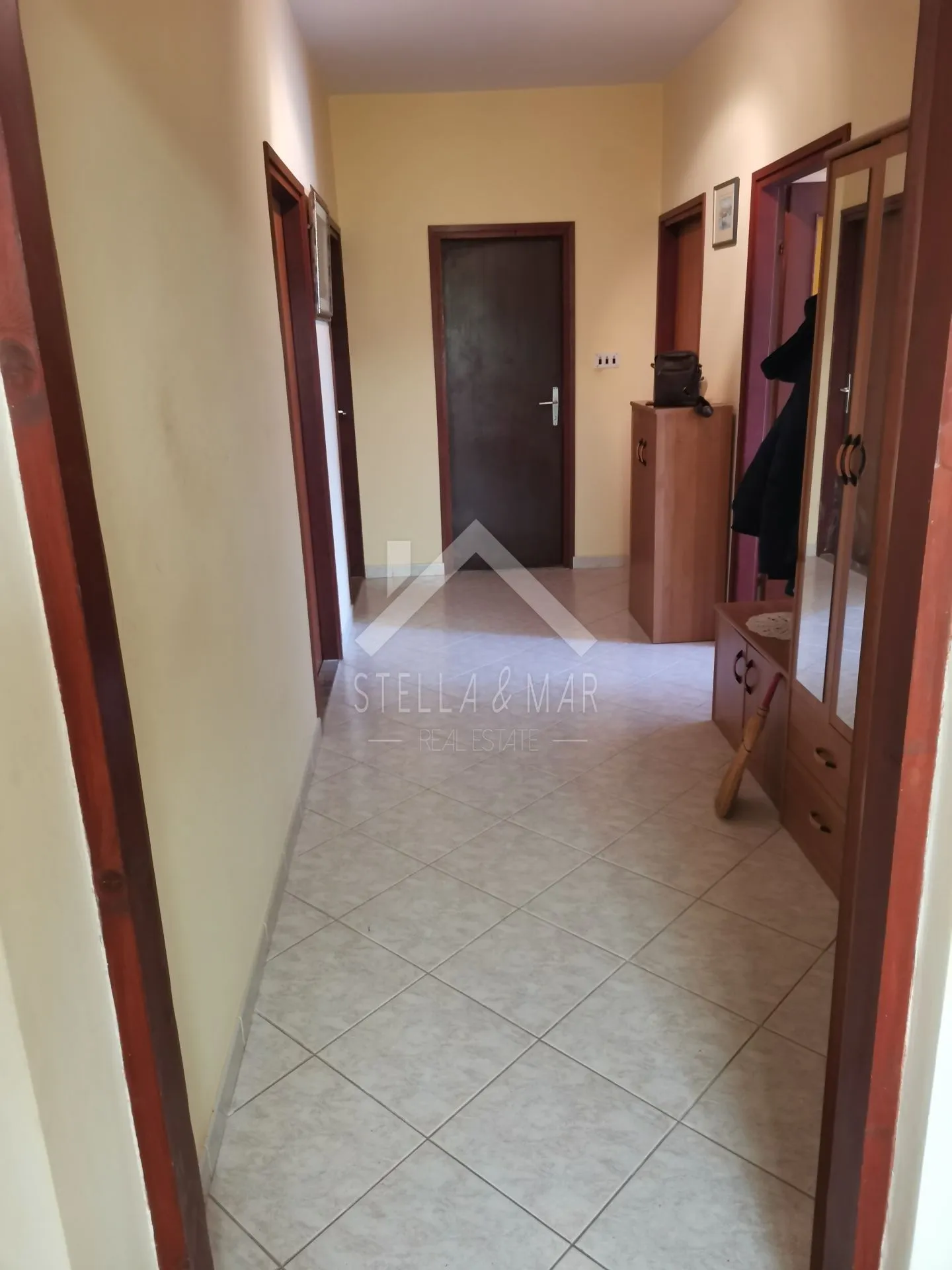 kuća sa dva četverosobna stana, garaža, velika okućnica - vir, centar - slika 29