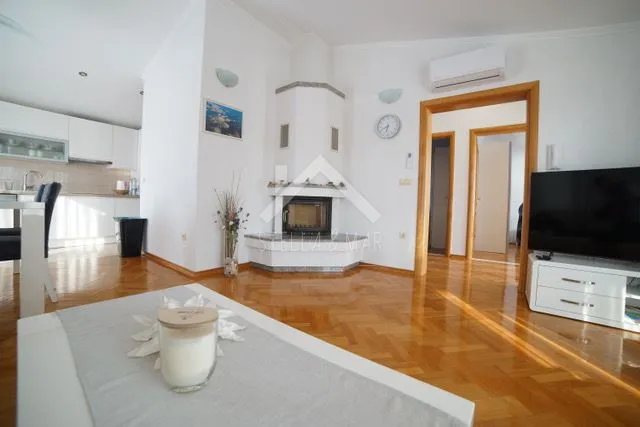 dvosobni apartman sa pogledom na more - kožino - slika 16