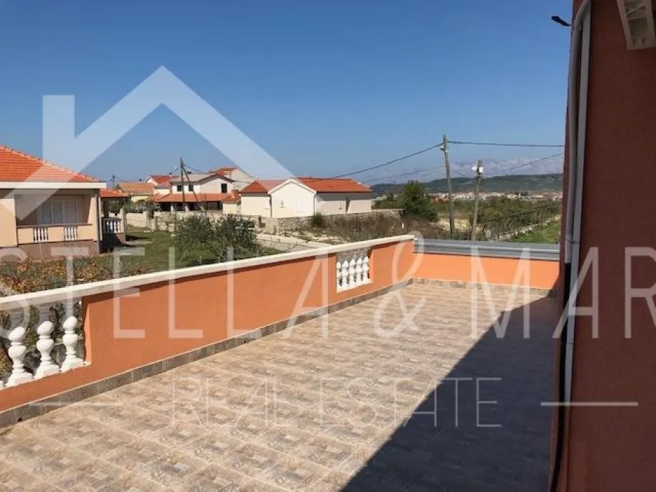 ljubač ; kuća sa tri apartmana ; pogled na more ! - slika 22