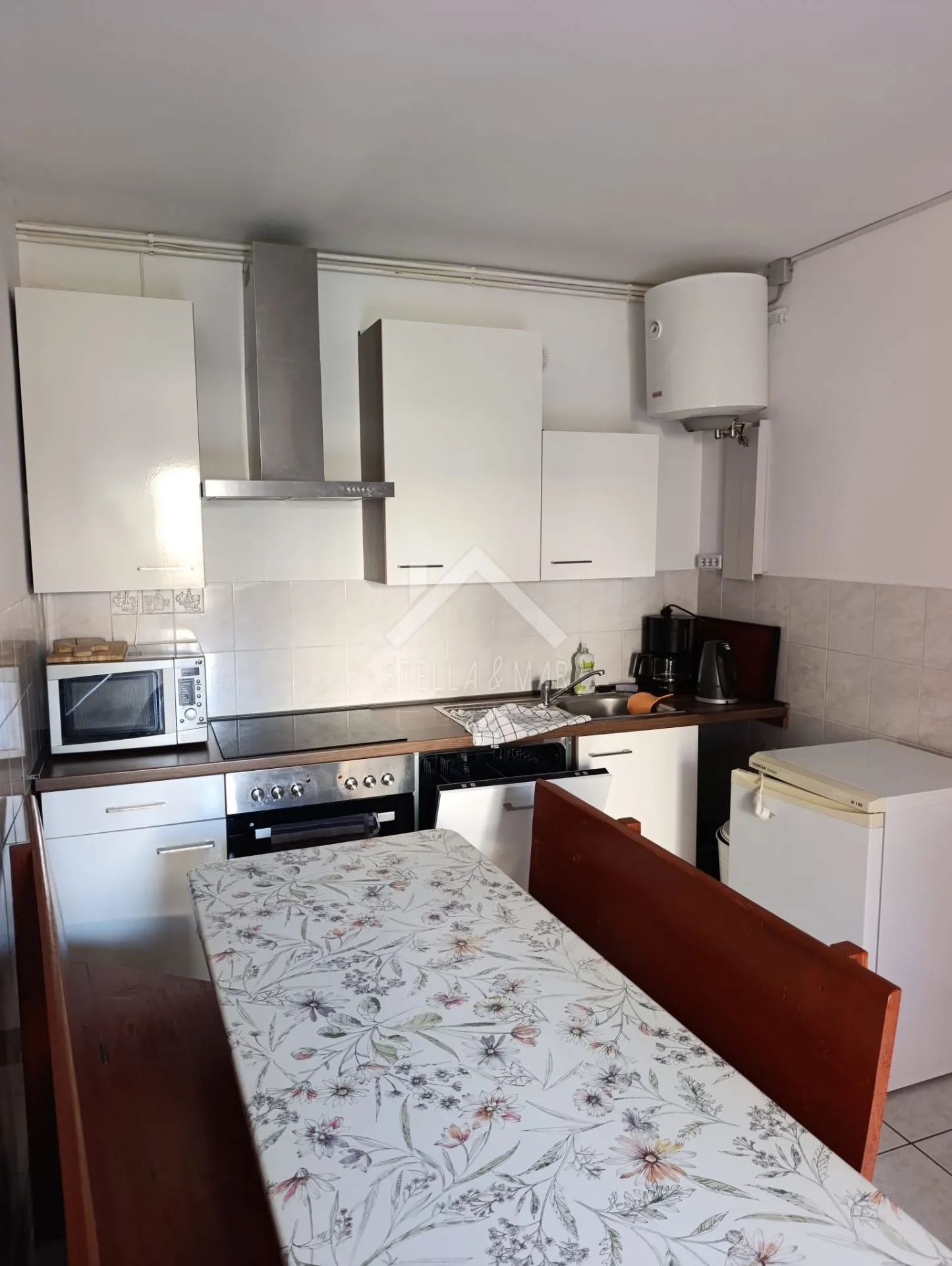kuća sa dva stana i garažom, južna strana - vir - slika 6
