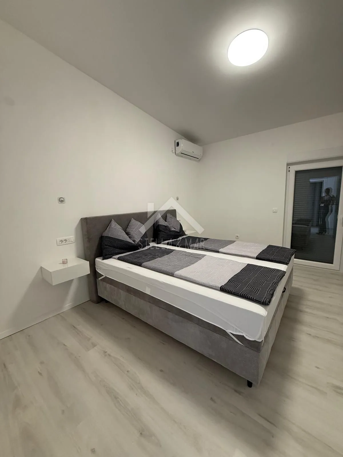 prekrasna kuća sa 3 apartmana - vir - slika 35