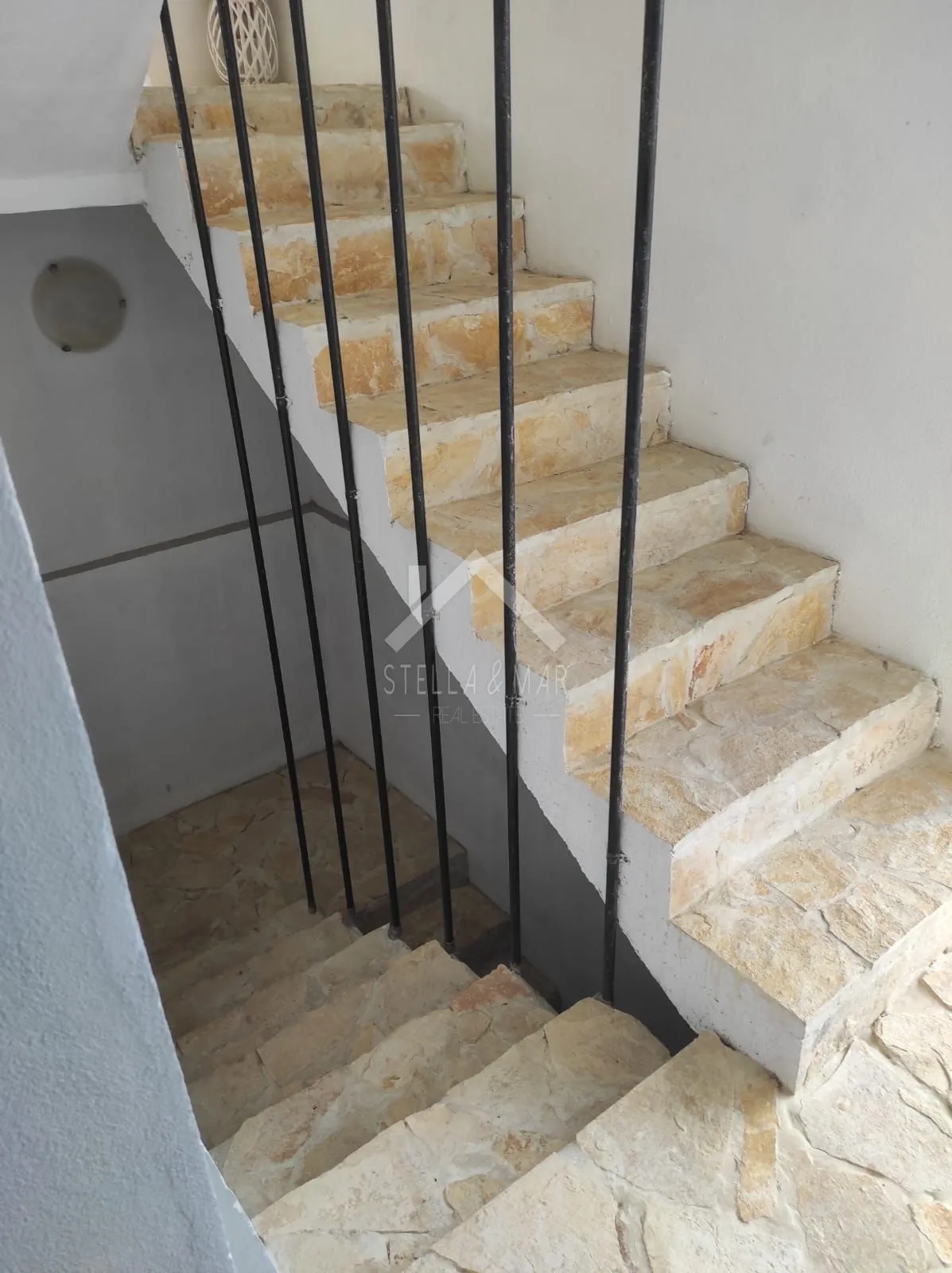 kuća sa 4 apartmana i krovnom terasom - vir - slika 27