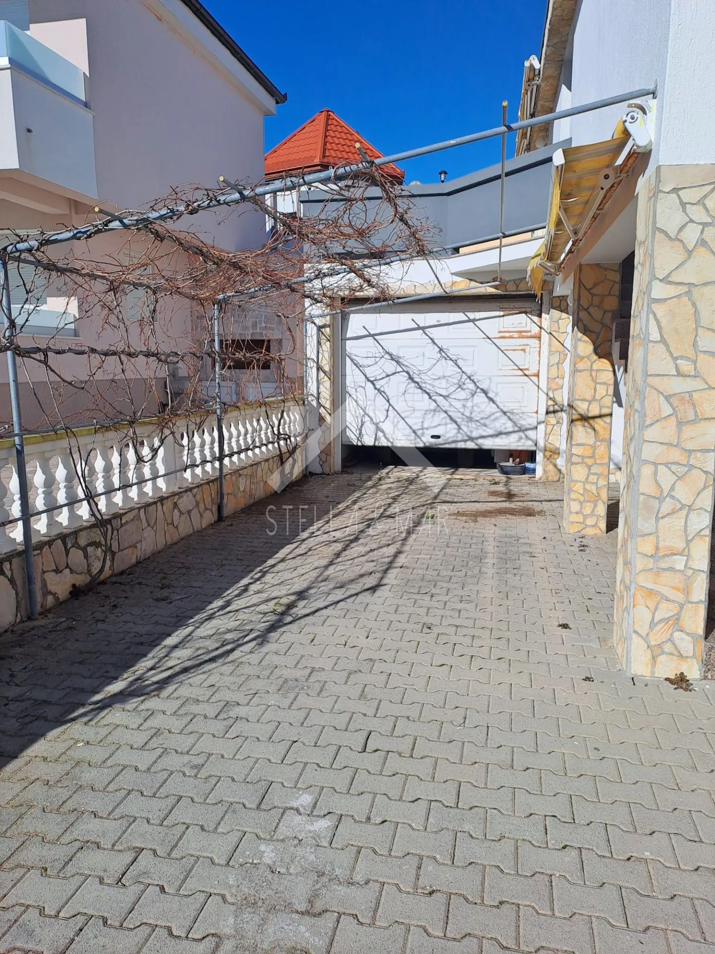 prostrana kuća sa 4 apartmana - vir - slika 5