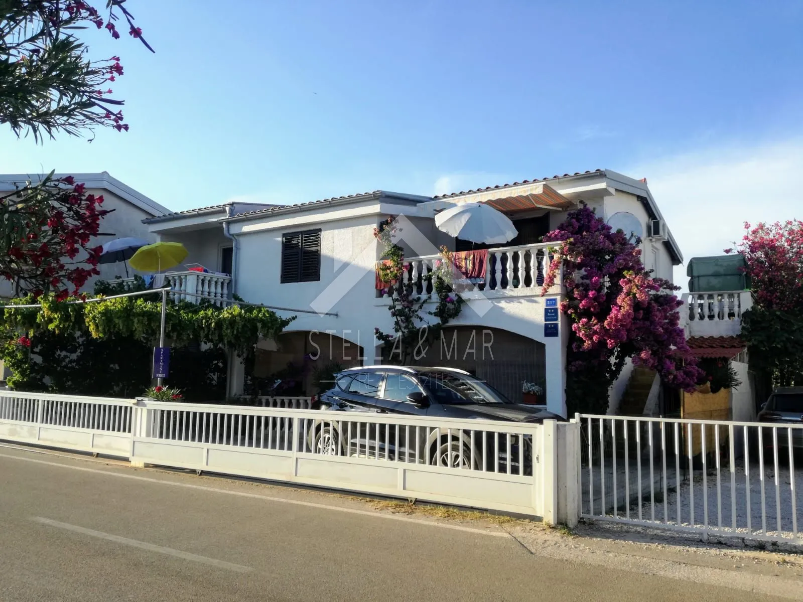 kuća sa 4 apartmana 80m od mora - slika 2