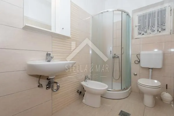 apartmanska kuća, velika okućnica 80m do mora - privlaka - slika 11