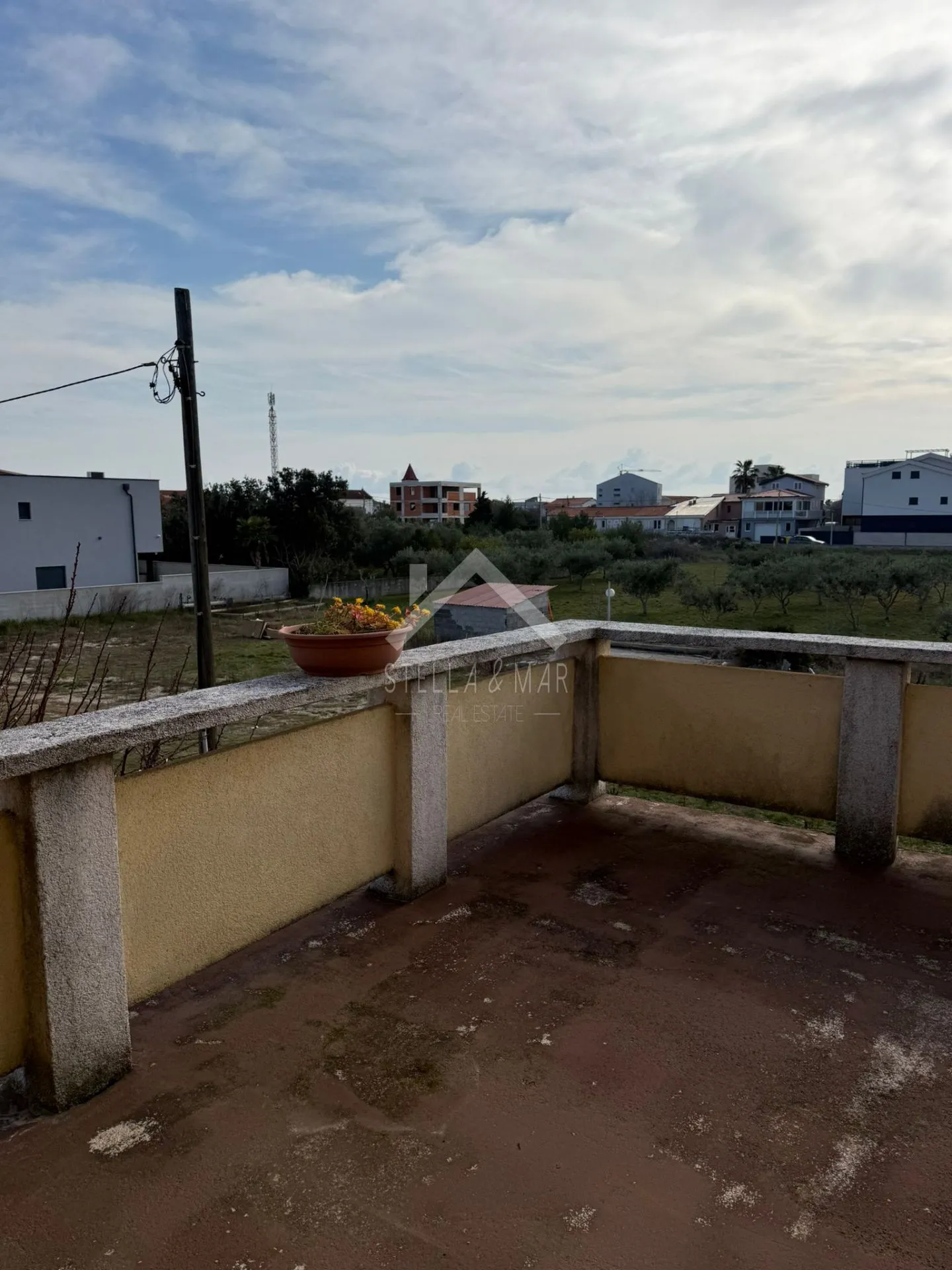 kuća sa tri stana i prostranom okućnicom od 1233m2,centar - vir - slika 15
