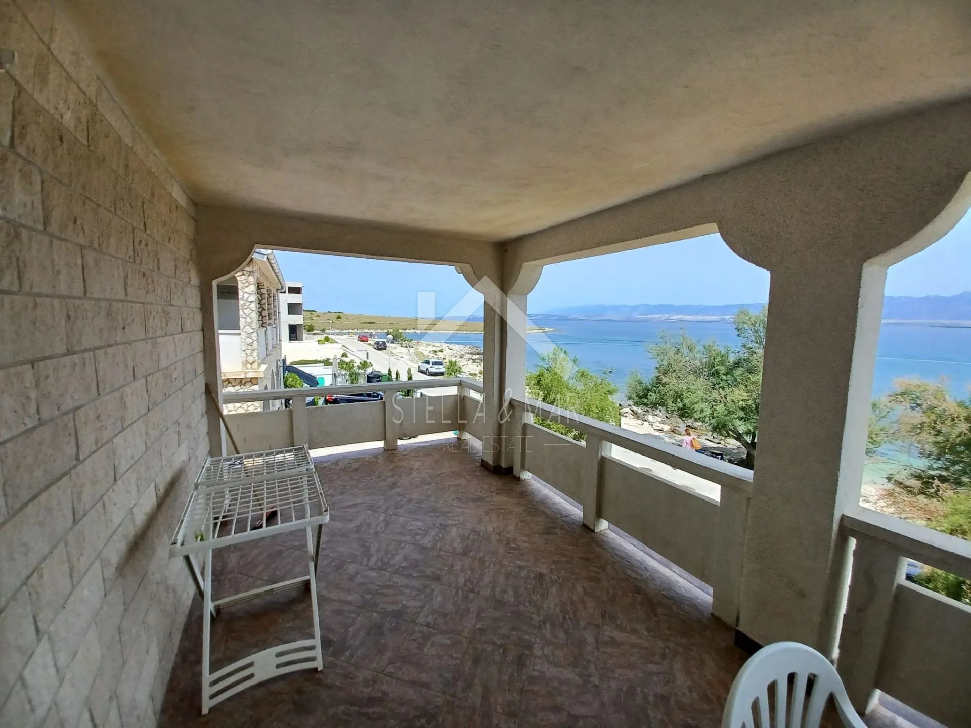 kuća sa 6 apartmana 1. red do mora - vir - slika 12
