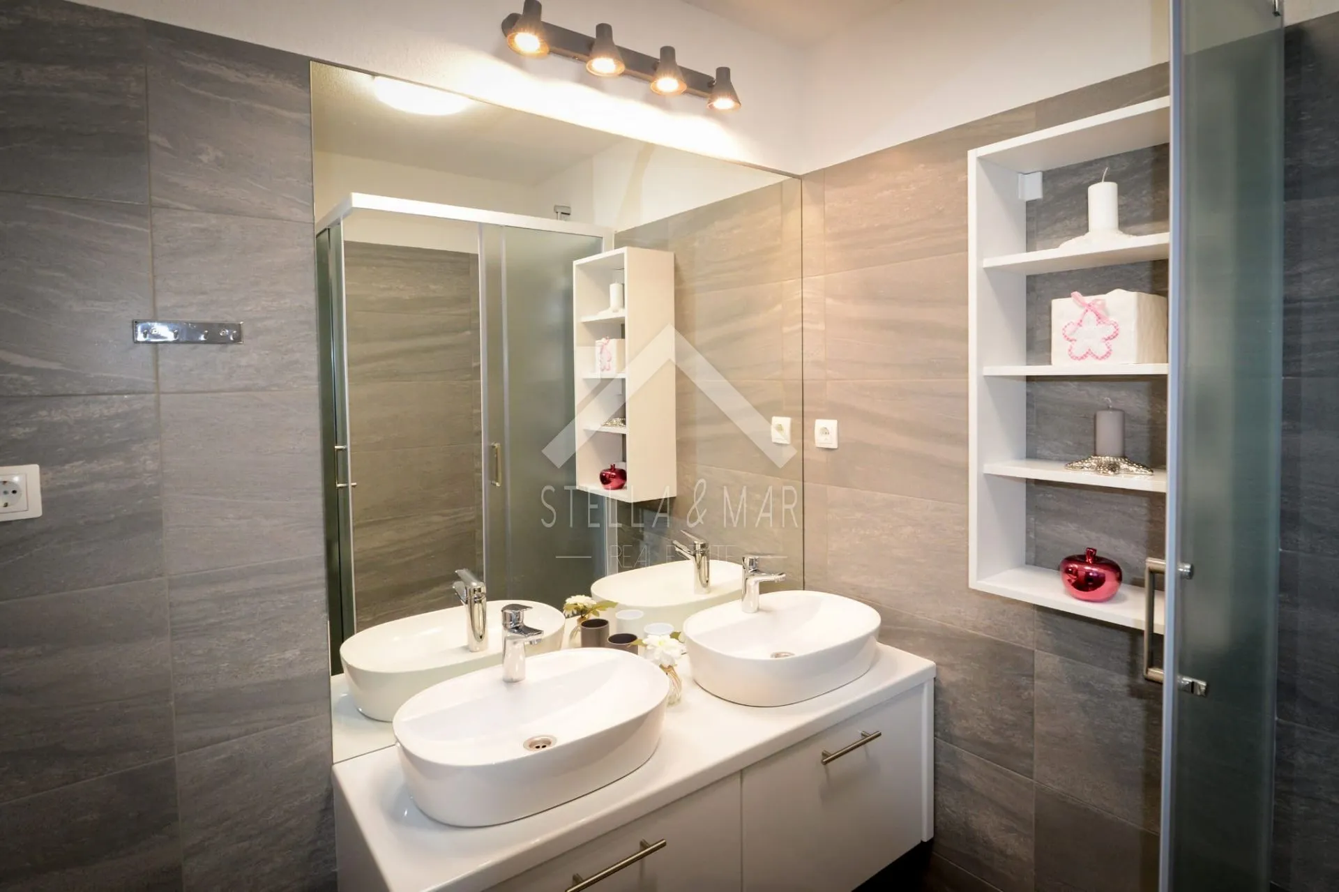 apartman sa 3 pomoćna objekta i bazenom - privlaka - slika 21