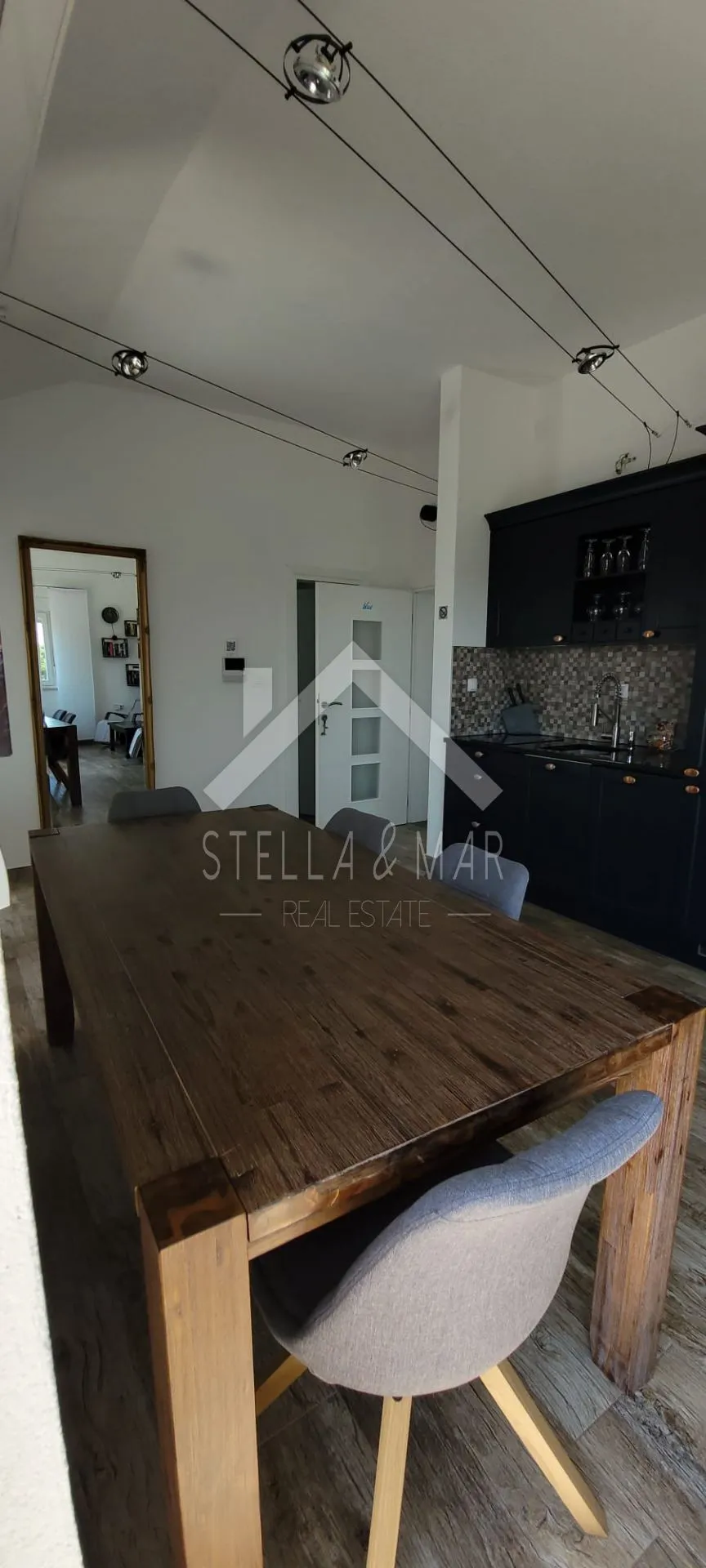 kuća sa 5 apartmana sa pogledom na more - vir - slika 32