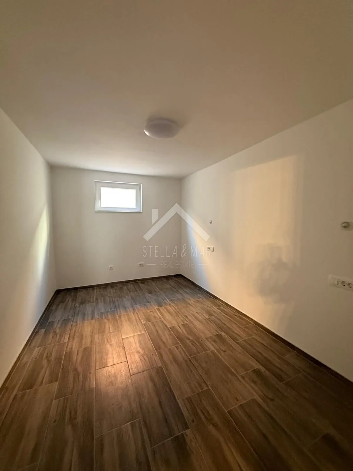 prekrasna kuća sa 3 apartmana - vir - slika 11