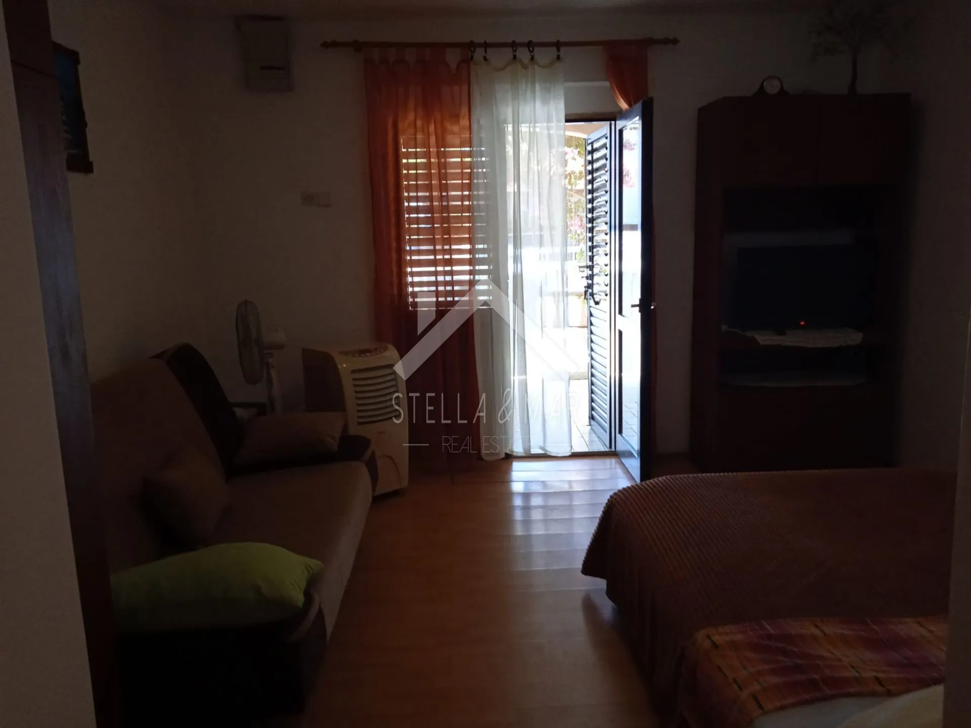 kuća sa 4 apartmana 80m od mora - slika 7