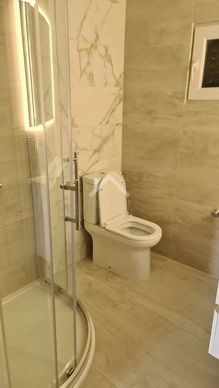kuća i zemljište prvi red uz more - rtina - slika 31