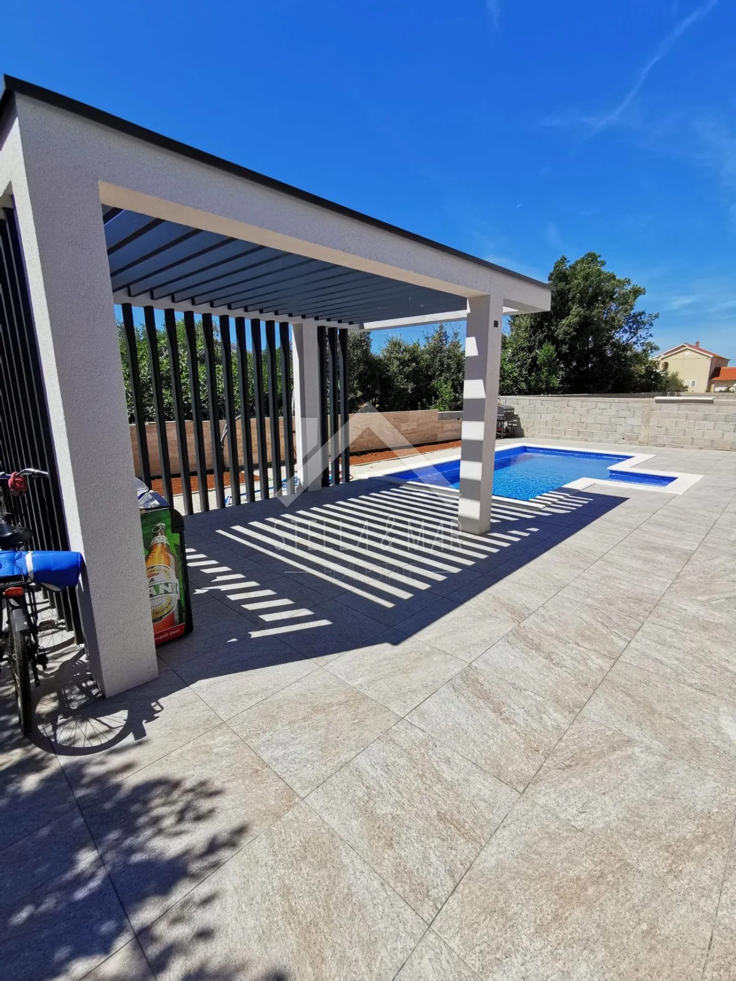 luksuzna villa sa bazenom u centru - vir - slika 4