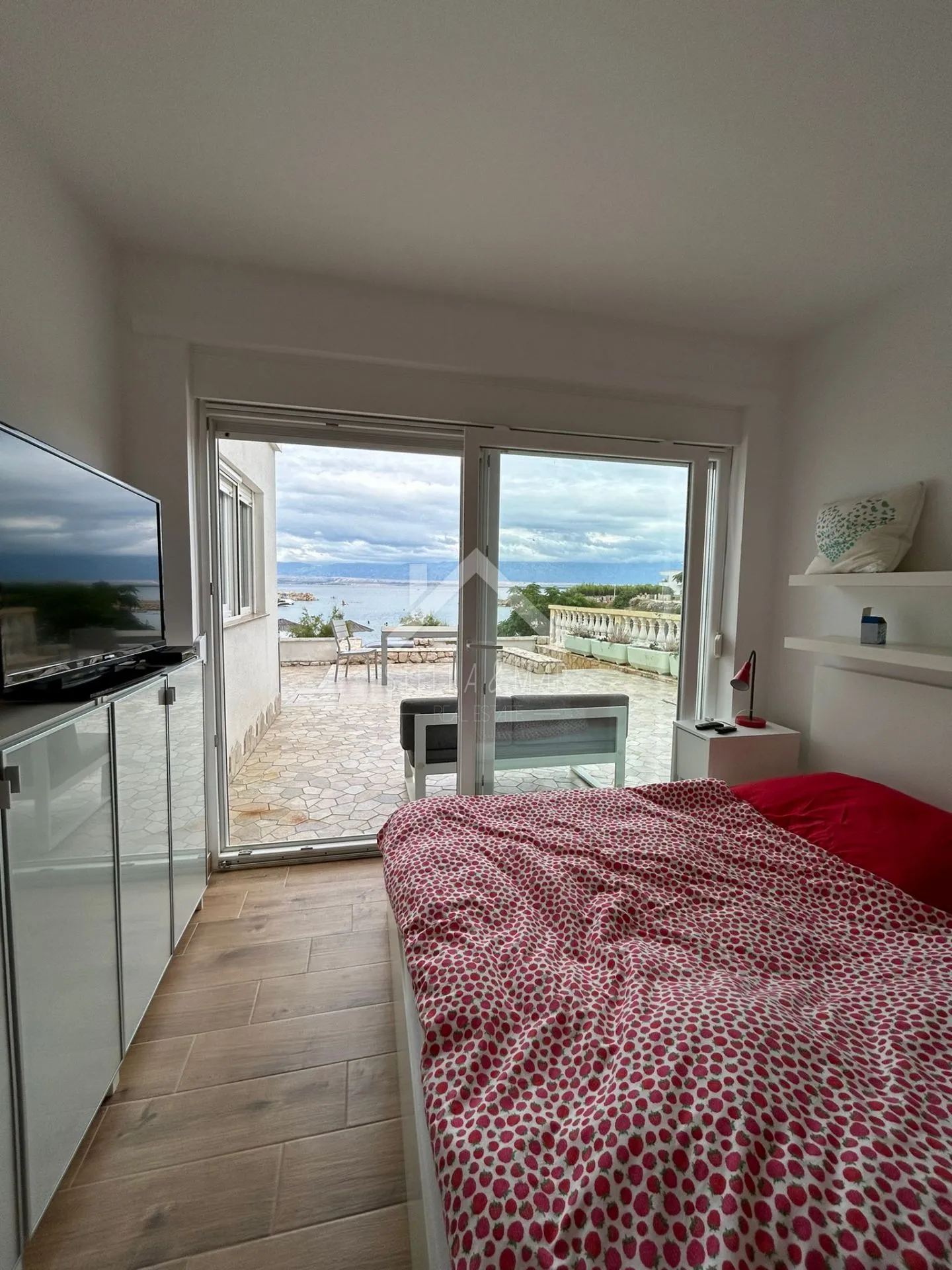 kuća sa dva apartmana, prvi red do mora - vir - slika 10