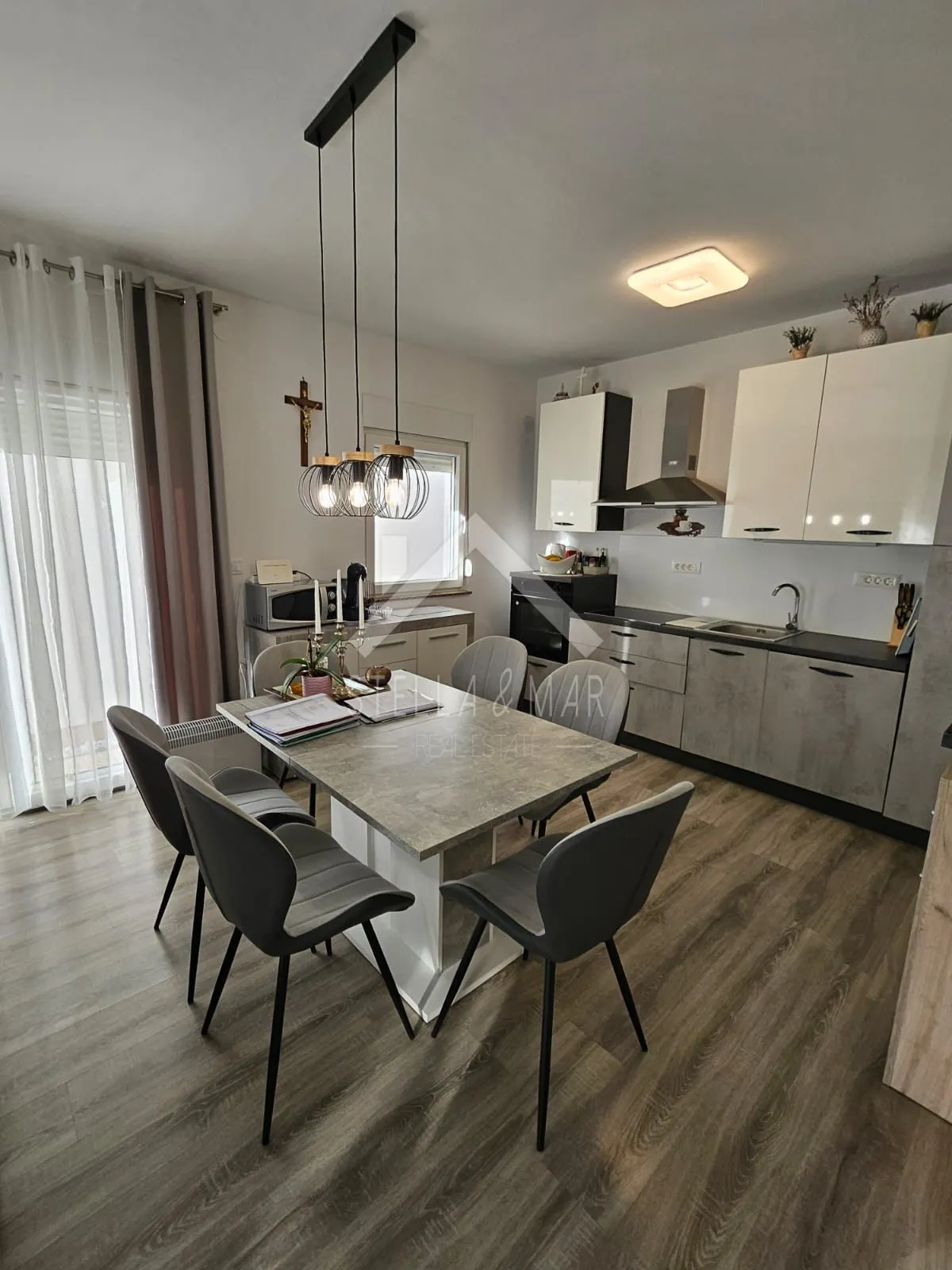 Prizemlje kuće sa dva apartmana - Vir