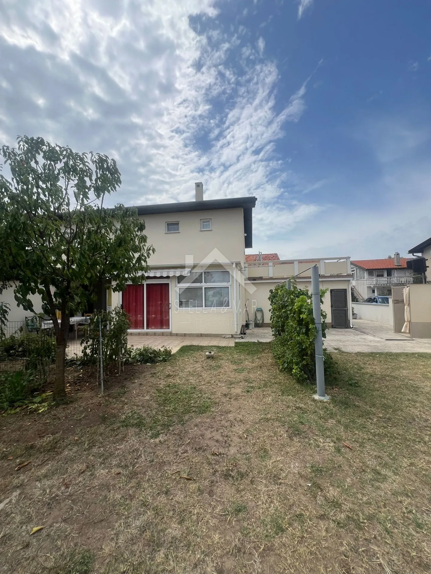 kuća sa 4 stana, garaža, prostrana okućnica - zukve, vrsi - slika 54