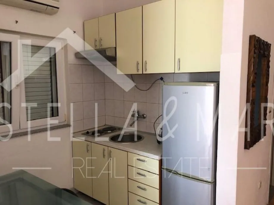 ljubač ; kuća sa tri apartmana ; pogled na more ! - slika 13