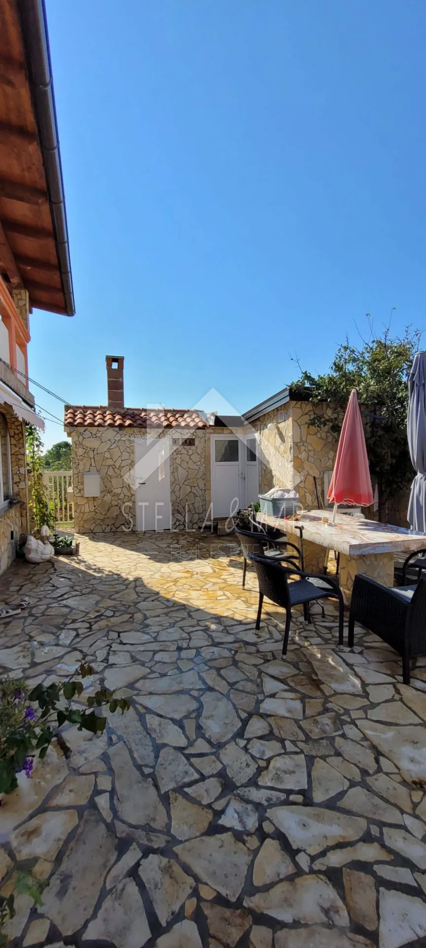kuća sa 8 apartmana - vir - slika 12