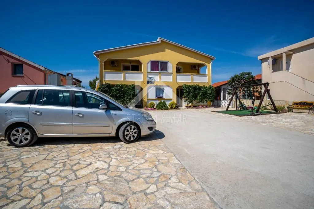samostojeća kuća sa 5 apartmana - vir - slika 2