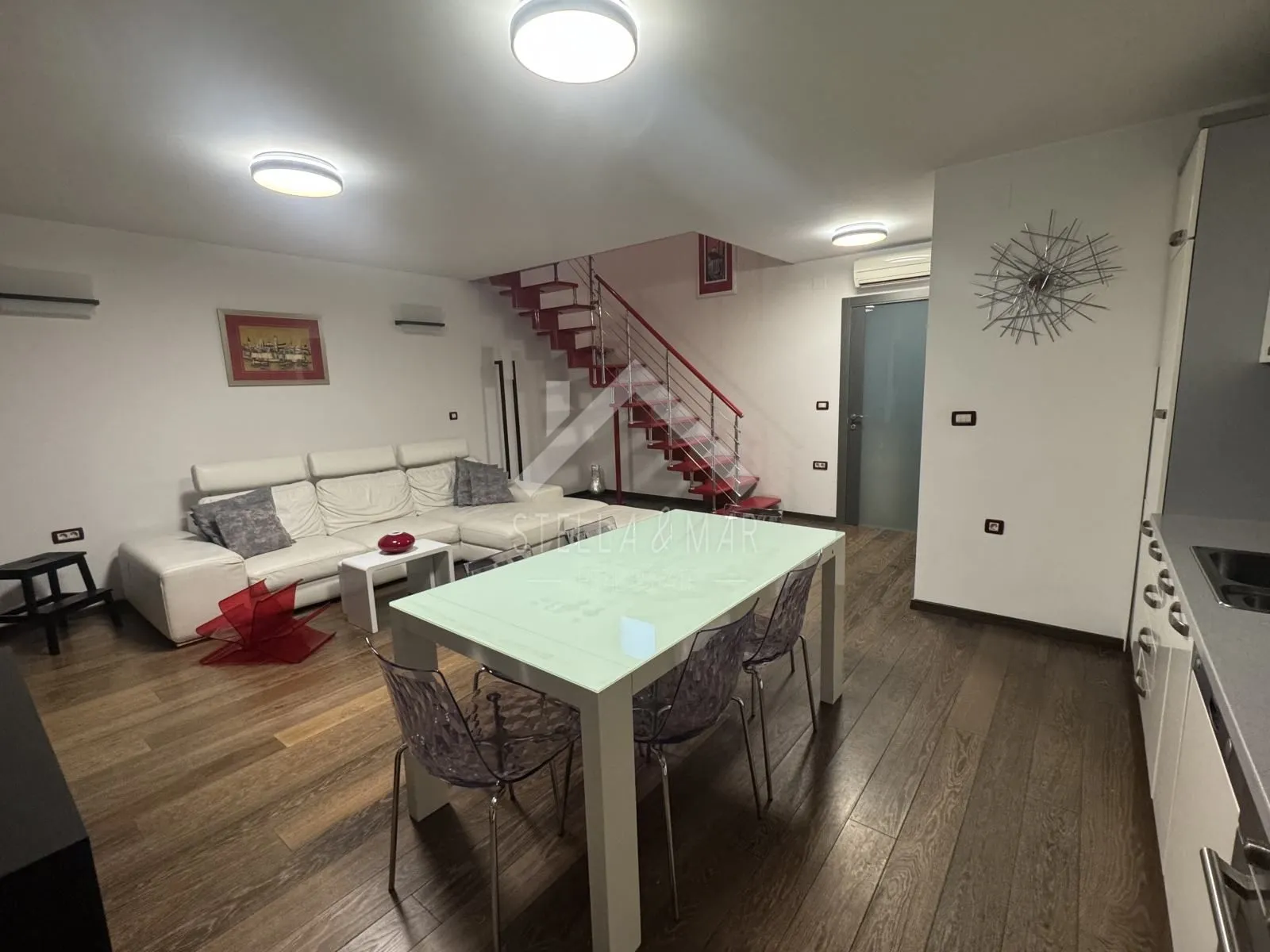 kuća sa garažom u centru otoka - vir - slika 4