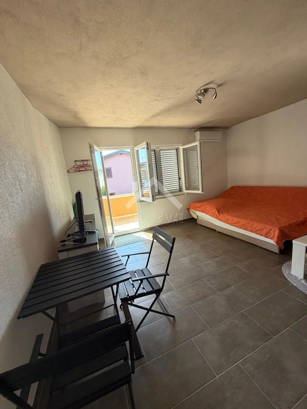 kuća sa 3 apartmana i garažom 350m do mora - vir - slika 12
