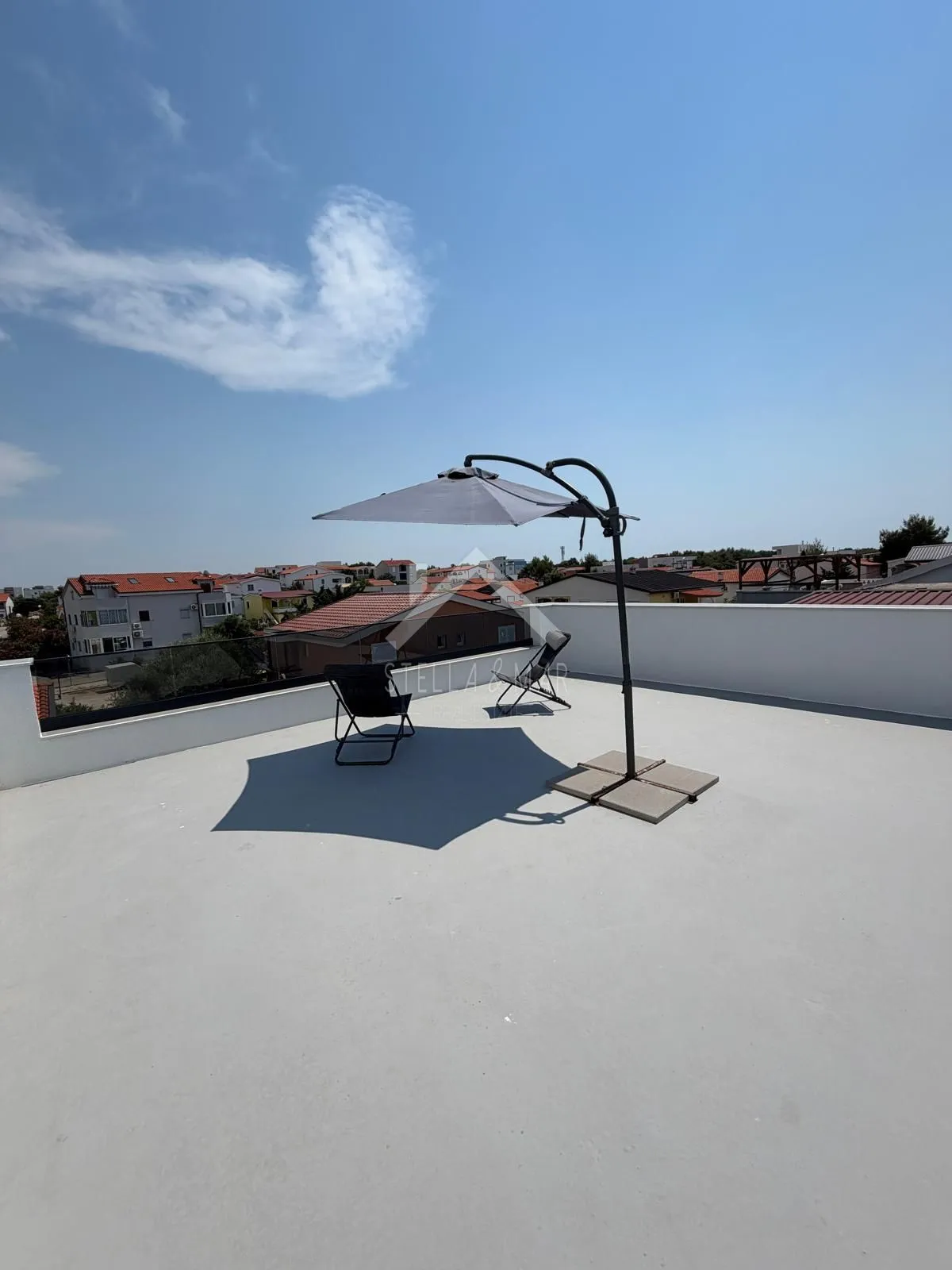 novo* kuća sa dva stana i krovnom terasom - vir - slika 19