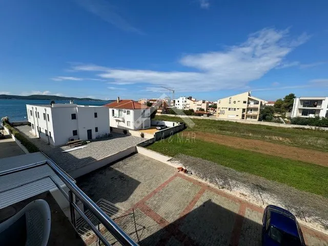 jednosobni apartman prvi red uz more- sukošan - slika 2