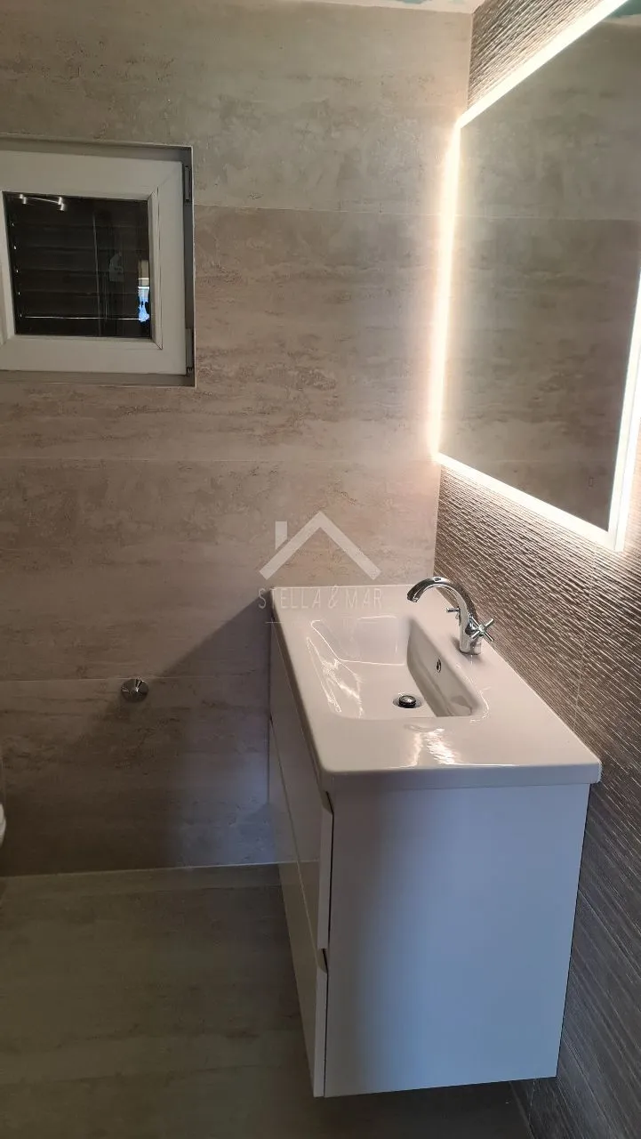 kuća i zemljište prvi red uz more - rtina - slika 30