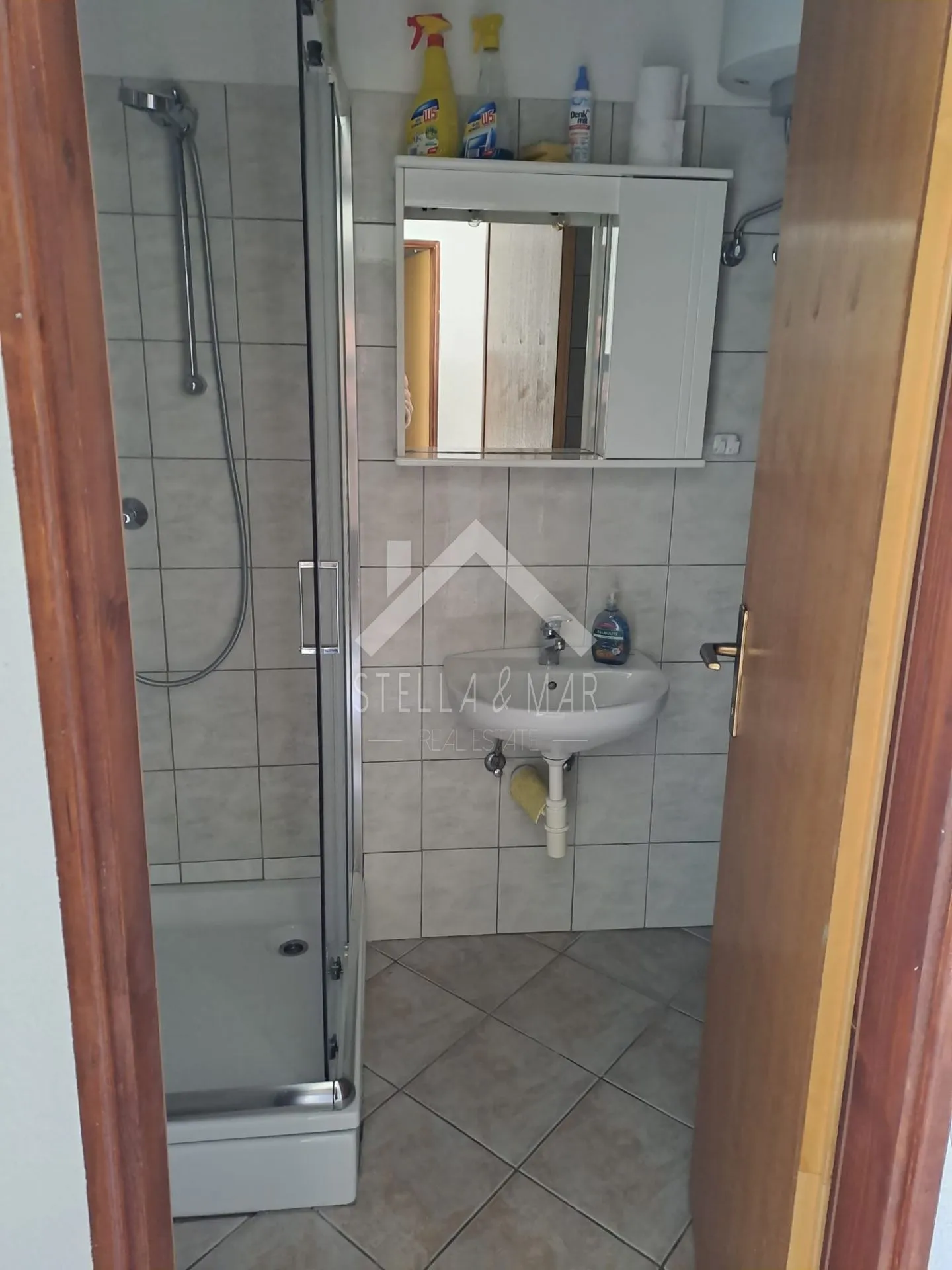 prostrana kuća sa 4 apartmana - vir - slika 15
