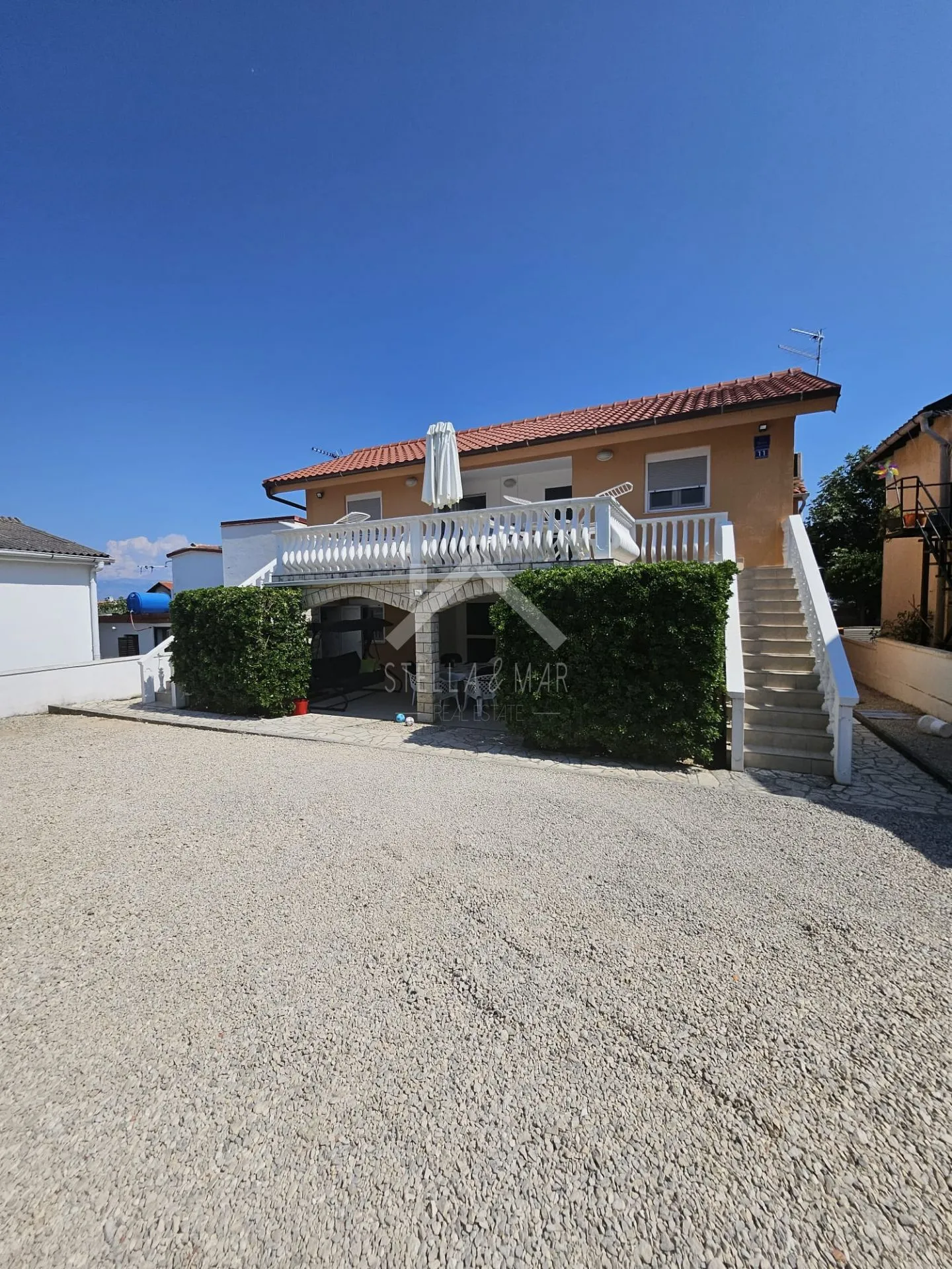 kuća sa 4 apartmana - vir - slika 2