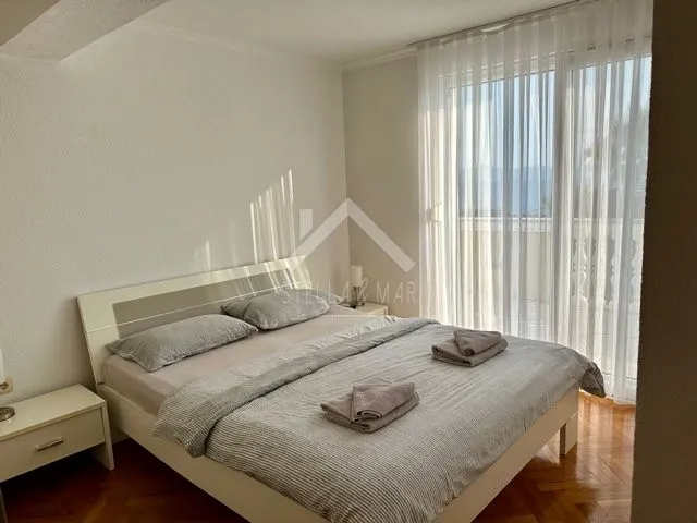 dvosobni apartman sa pogledom na more - kožino - slika 22