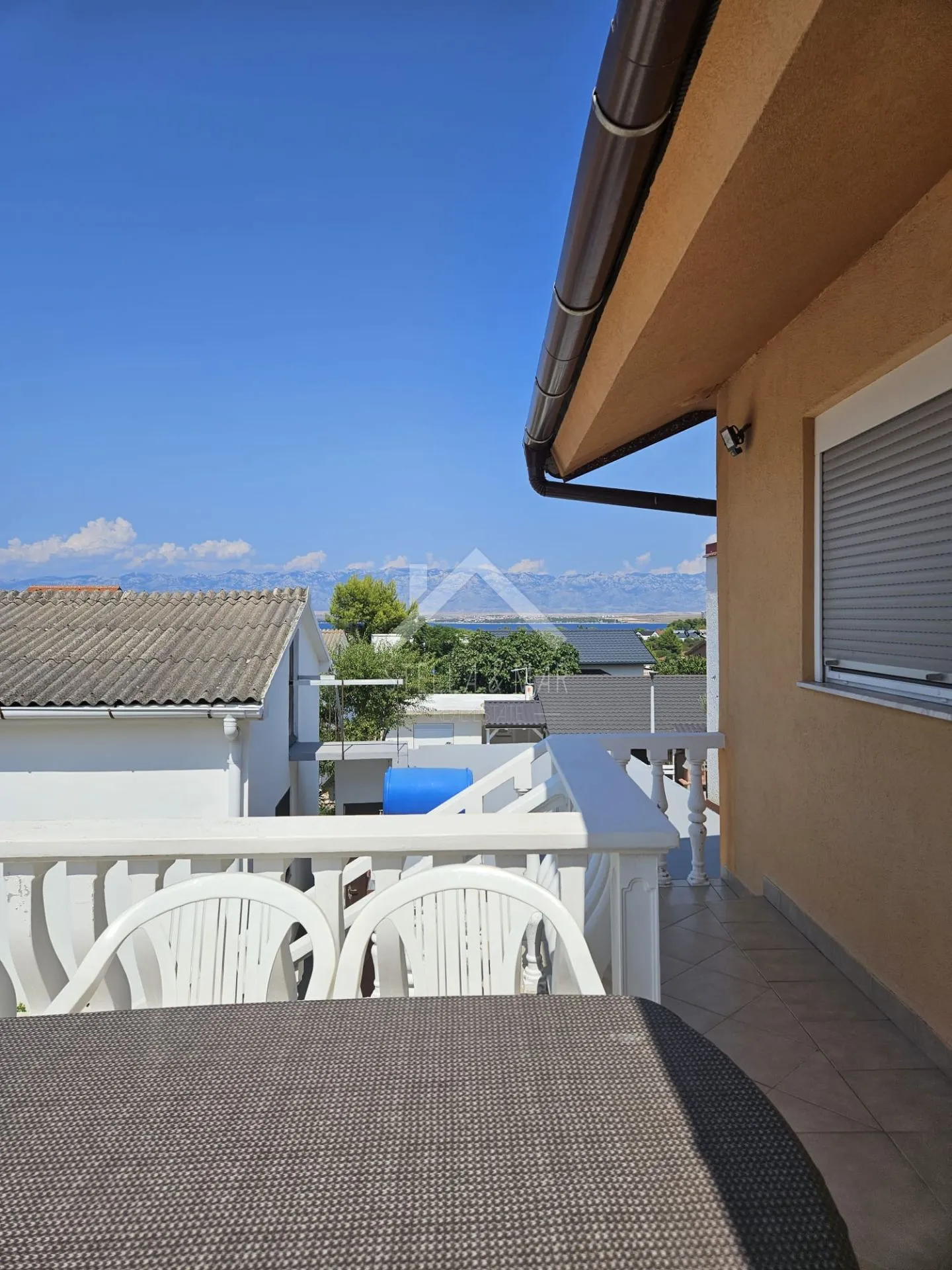 kuća sa 4 apartmana - vir - slika 16