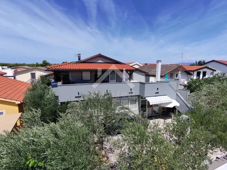 kuća sa 4 apartmana, južna strana - vir - slika 1