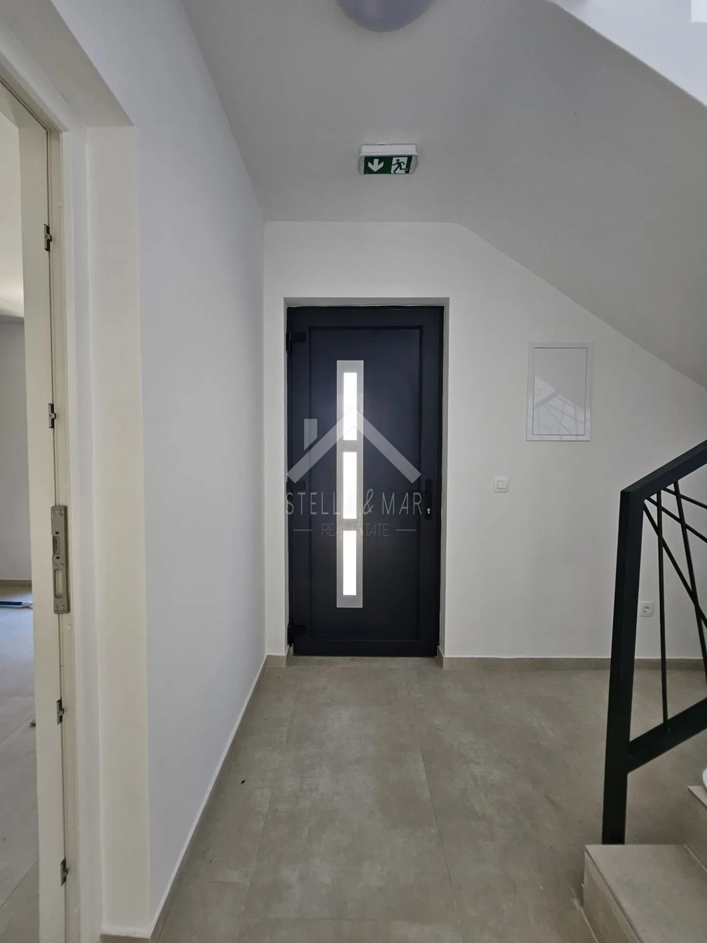 moderna vila sa 2 stana, garažom i bazenom - vir - slika 12