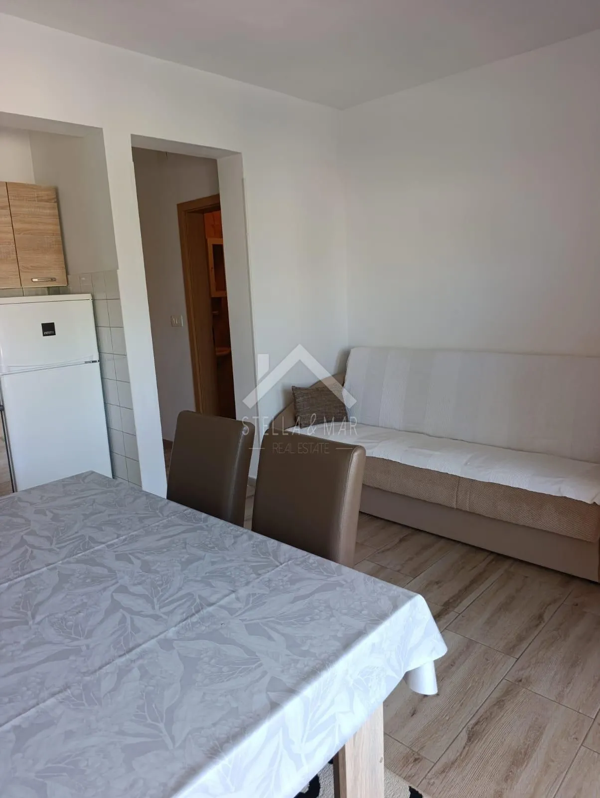 kuća sa 4 apartmana i bazenom - vir - slika 27