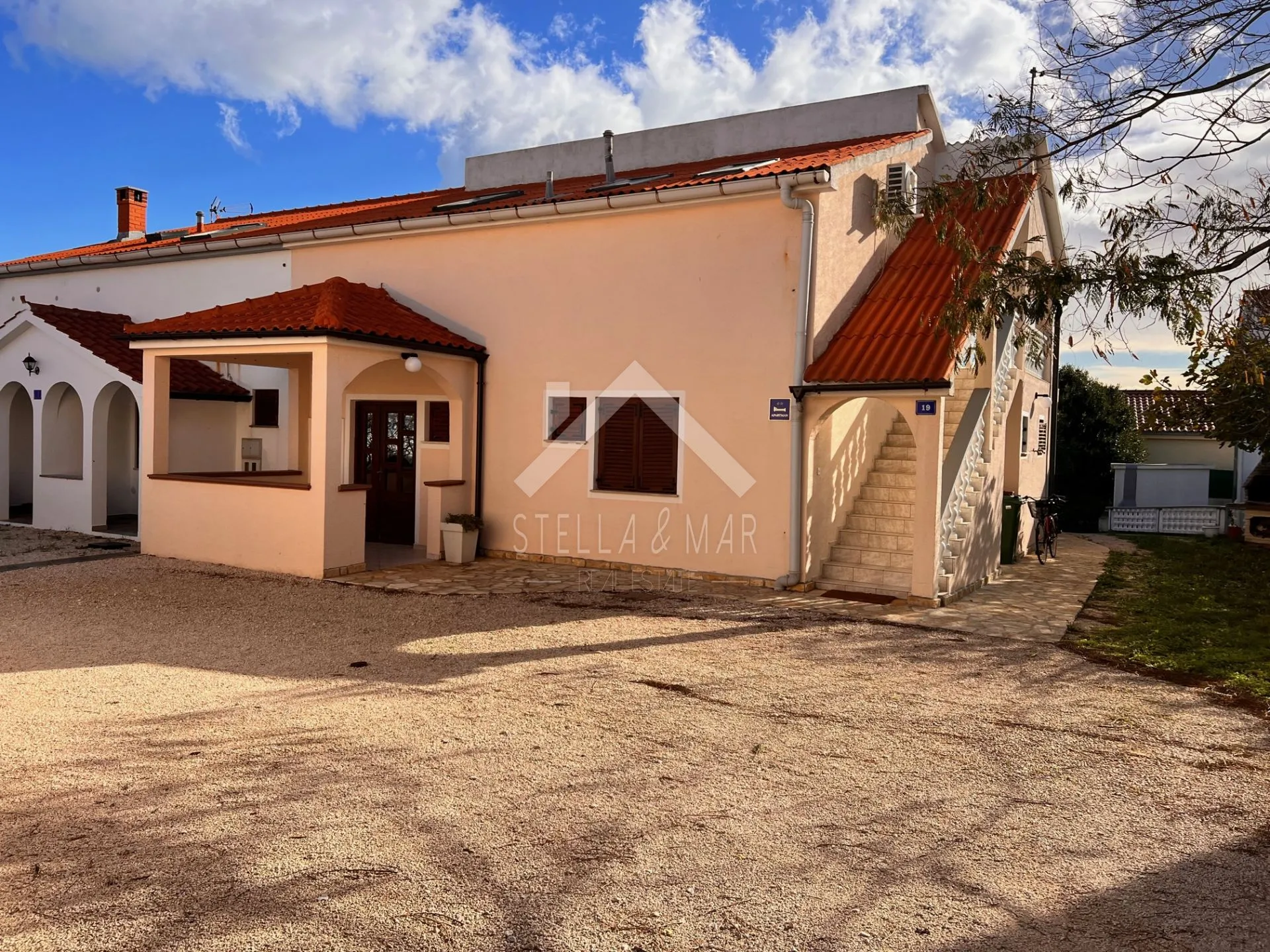 dvojna kuća sa 3 apartman u centru vira - vir - slika 2