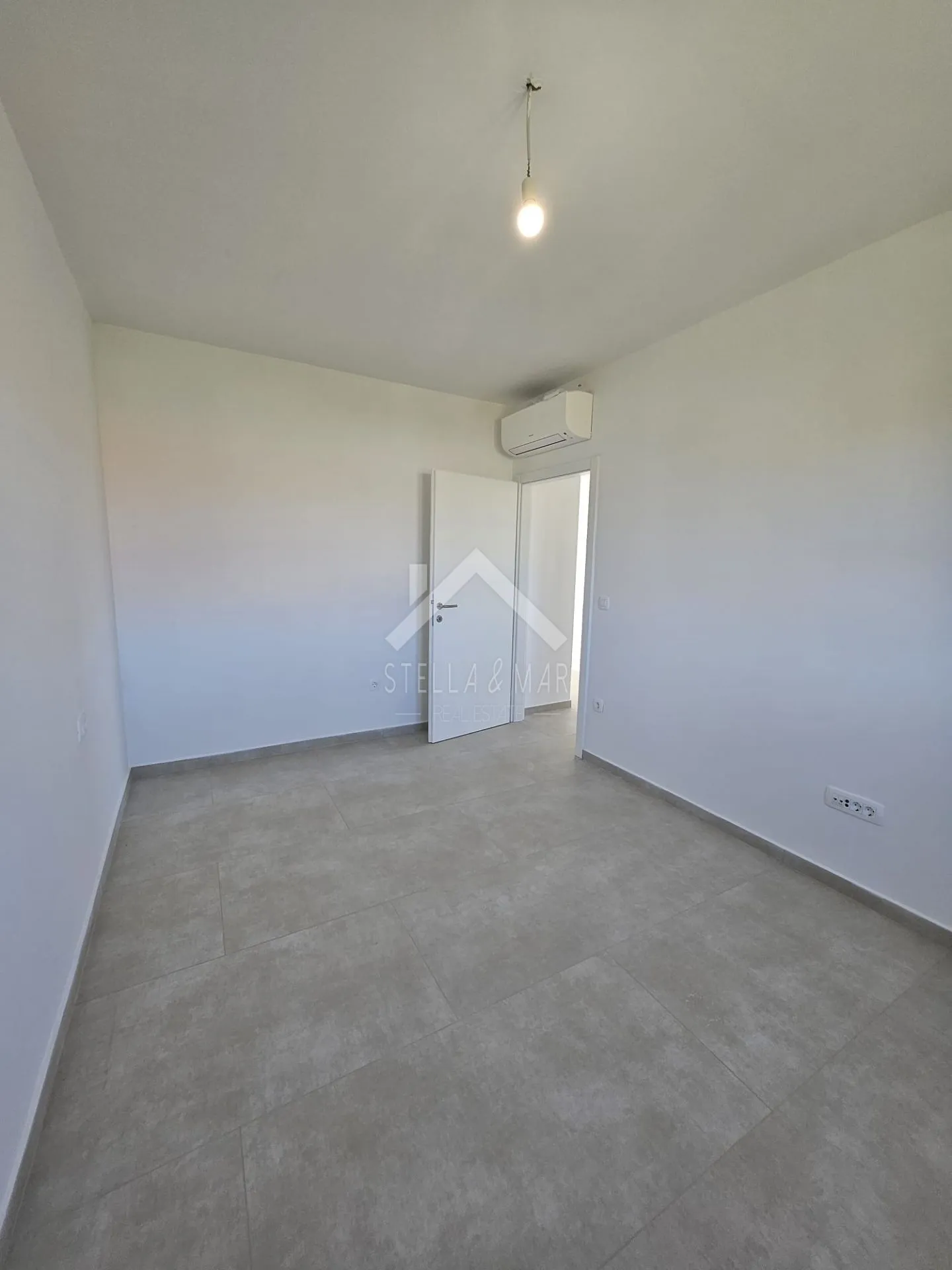 moderna vila sa 2 stana, garažom i bazenom - vir - slika 29