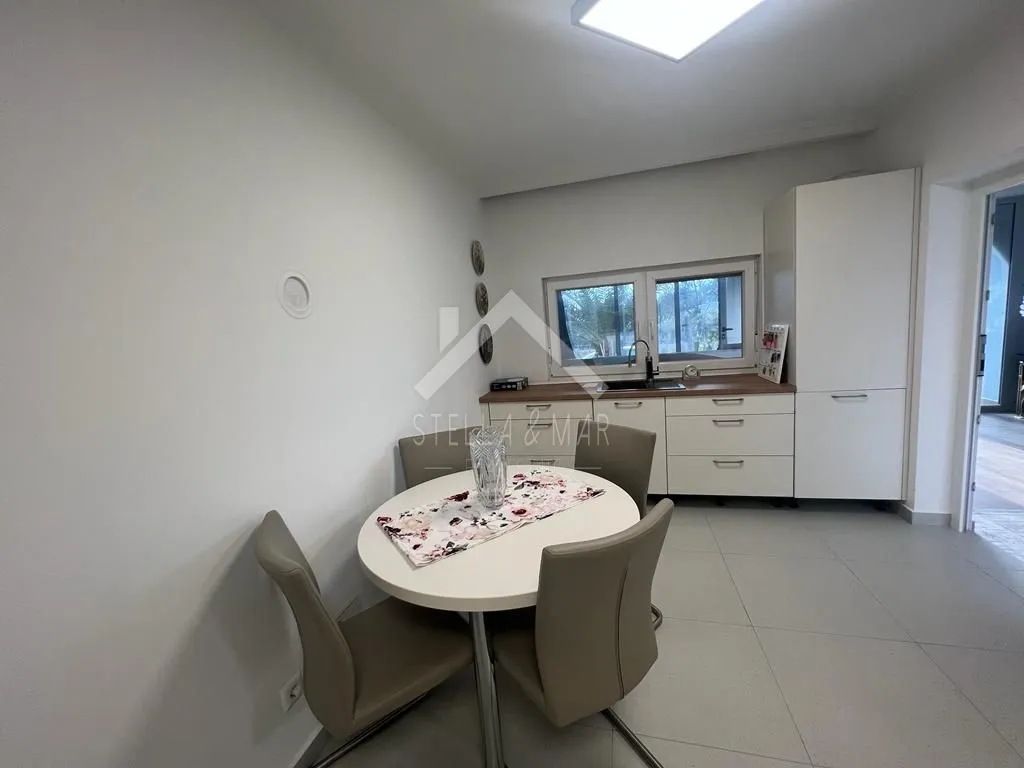 kuća sa 4 apartmana sa pogledom na more - vir - slika 27