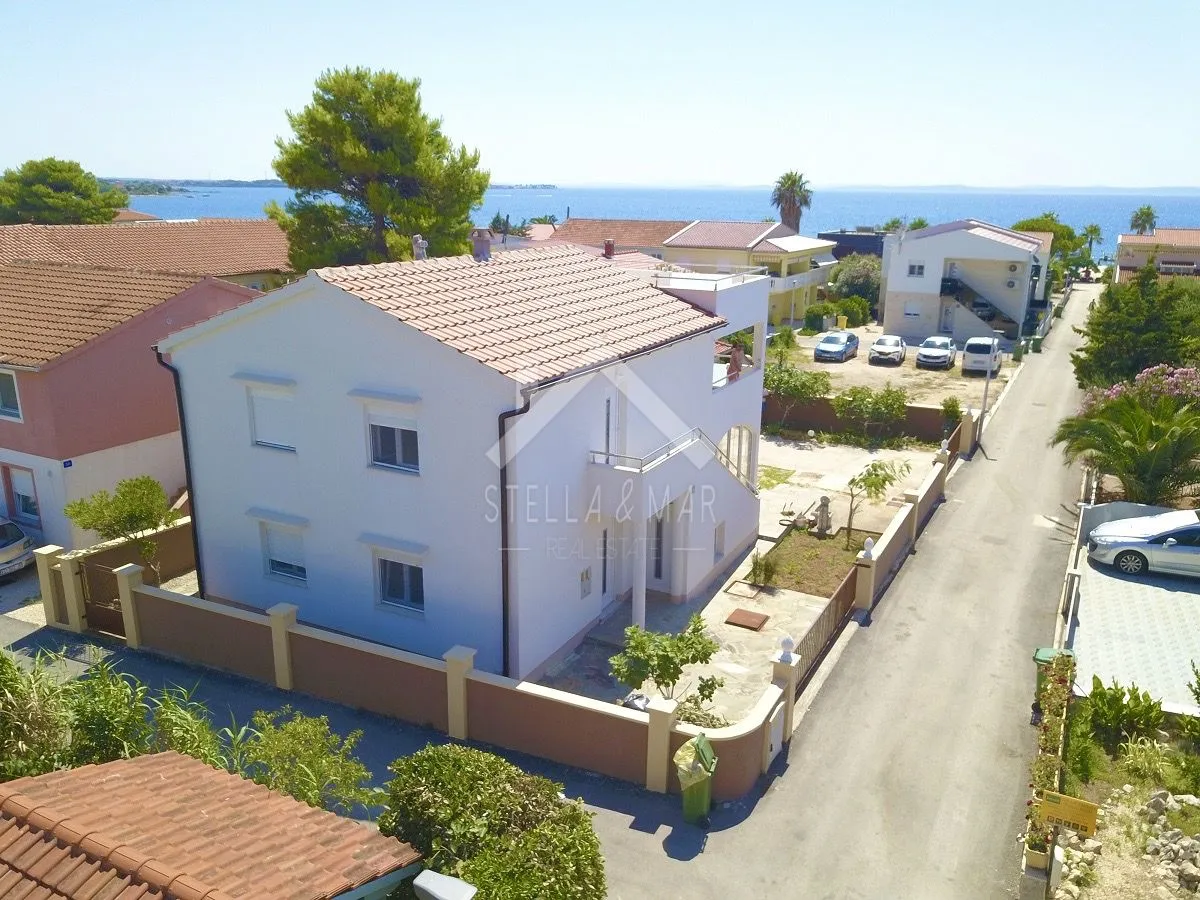 samostojeća kuća sa 4 apartmana, blizina mora - vir - slika 5
