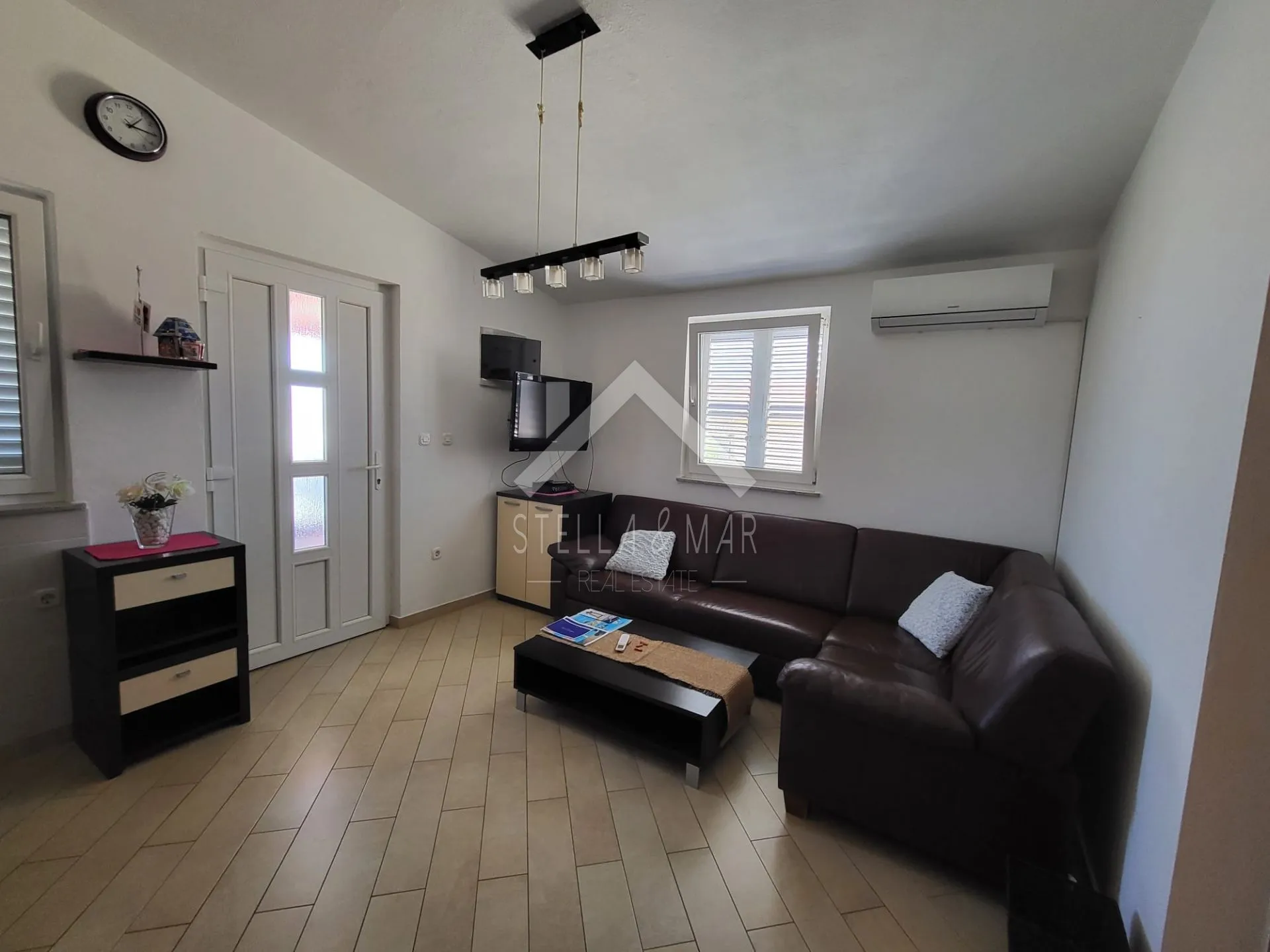 dvosobni apartman, drugi red od mora - vir - slika 10