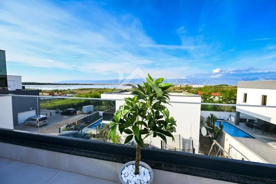 kuća sa bazenom, 4 spavaće sobe, pogled - privlaka, zadar - slika 3