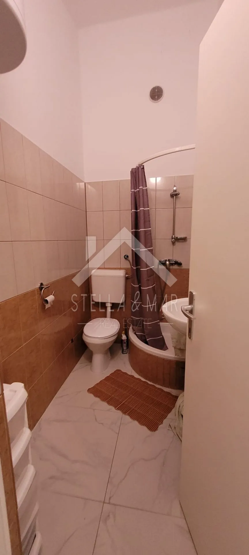 kuća sa 8 apartmana - vir - slika 22