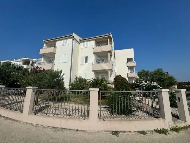 jednosobni apartman prvi red uz more- sukošan - slika 17