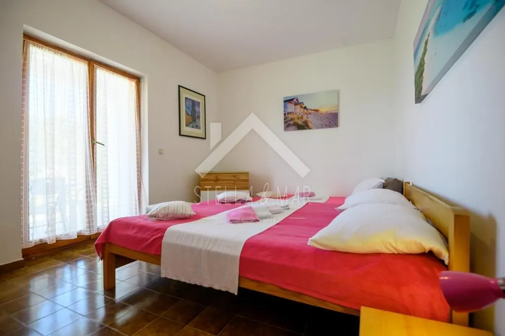 apartmanska kuća, velika okućnica 80m do mora - privlaka - slika 8