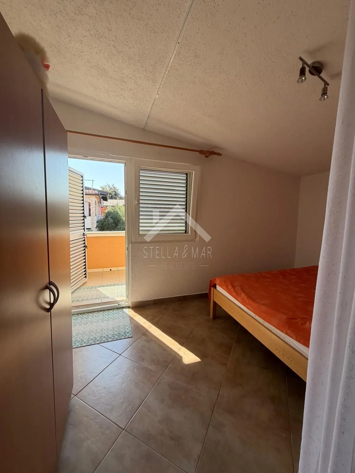 kuća sa 3 apartmana i garažom 350m do mora - vir - slika 14